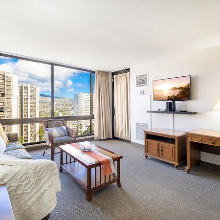 Appartamento Beautiful Mountain View In Waikiki Sunset With Parking Honolulu Esterno foto