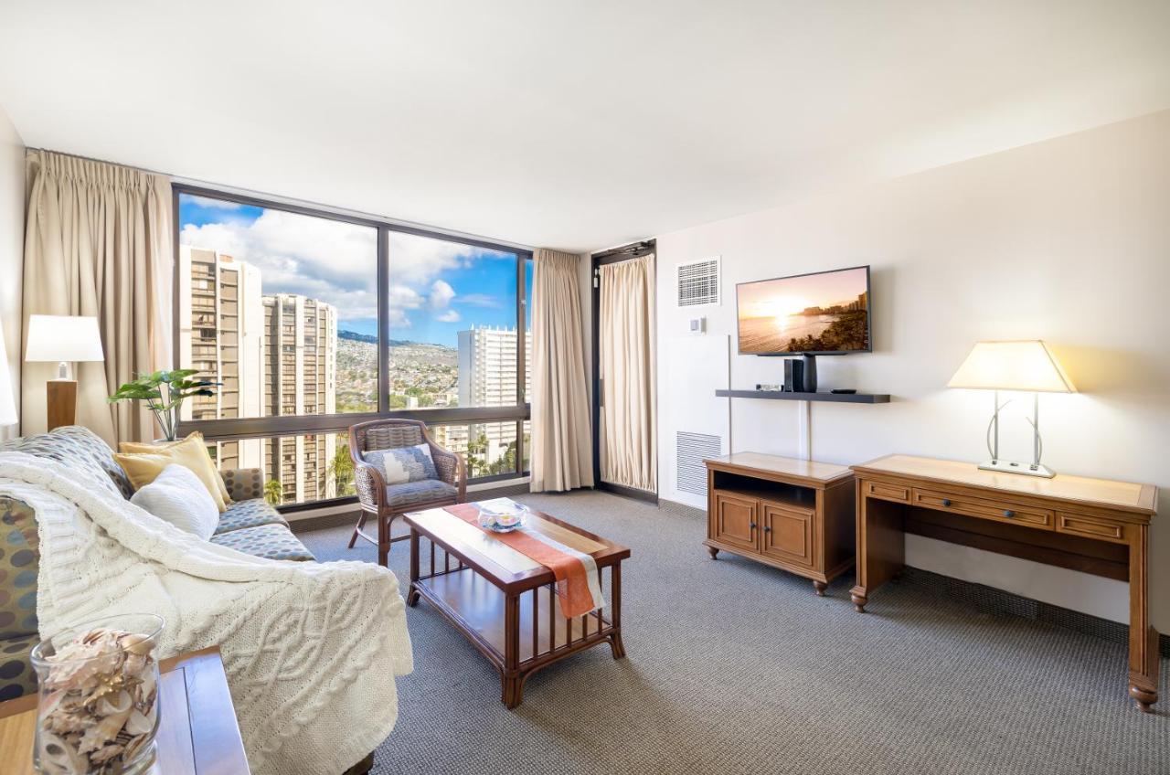 Appartamento Beautiful Mountain View In Waikiki Sunset With Parking Honolulu Esterno foto