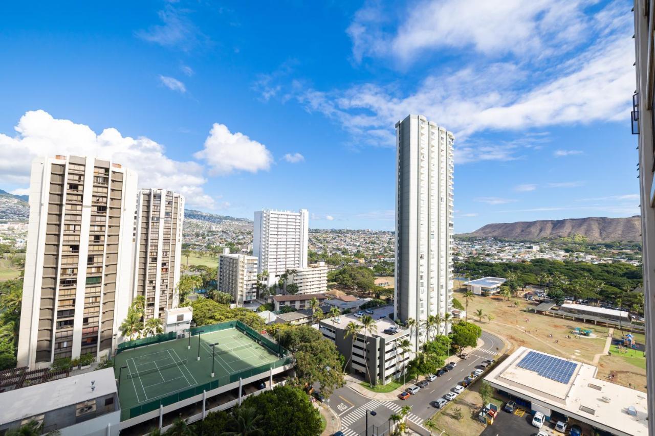 Appartamento Beautiful Mountain View In Waikiki Sunset With Parking Honolulu Esterno foto