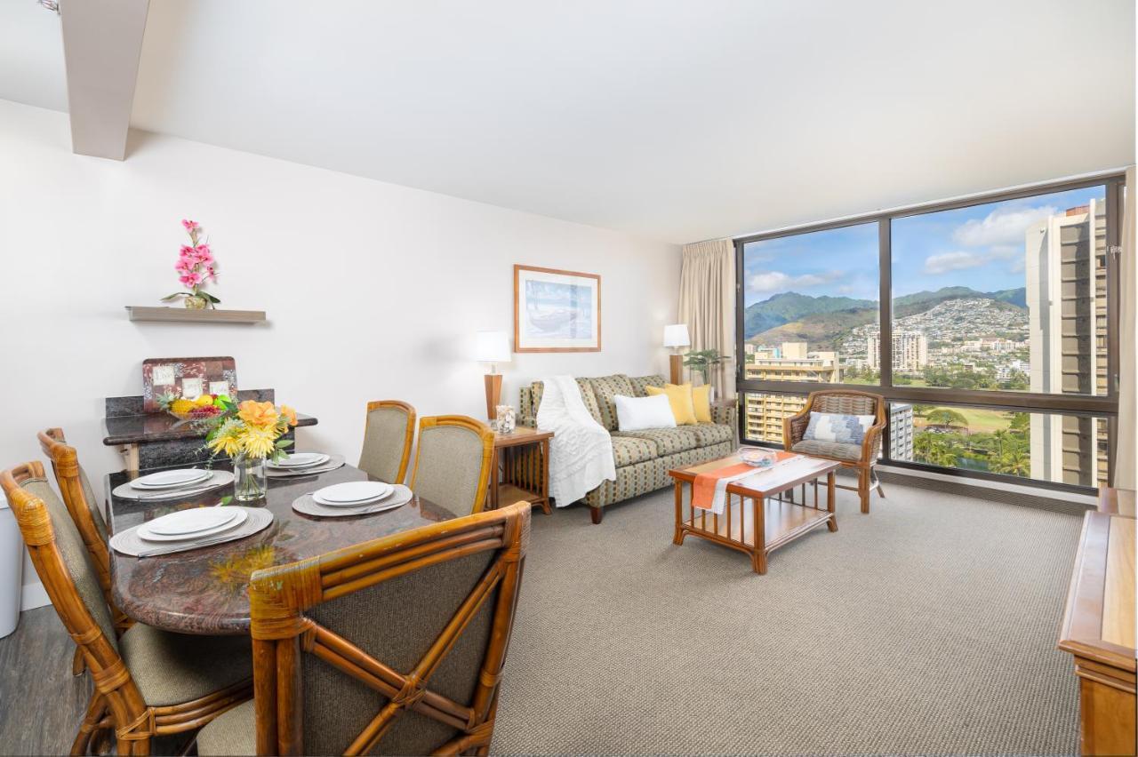 Appartamento Beautiful Mountain View In Waikiki Sunset With Parking Honolulu Esterno foto