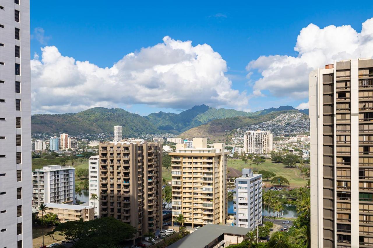 Appartamento Beautiful Mountain View In Waikiki Sunset With Parking Honolulu Esterno foto